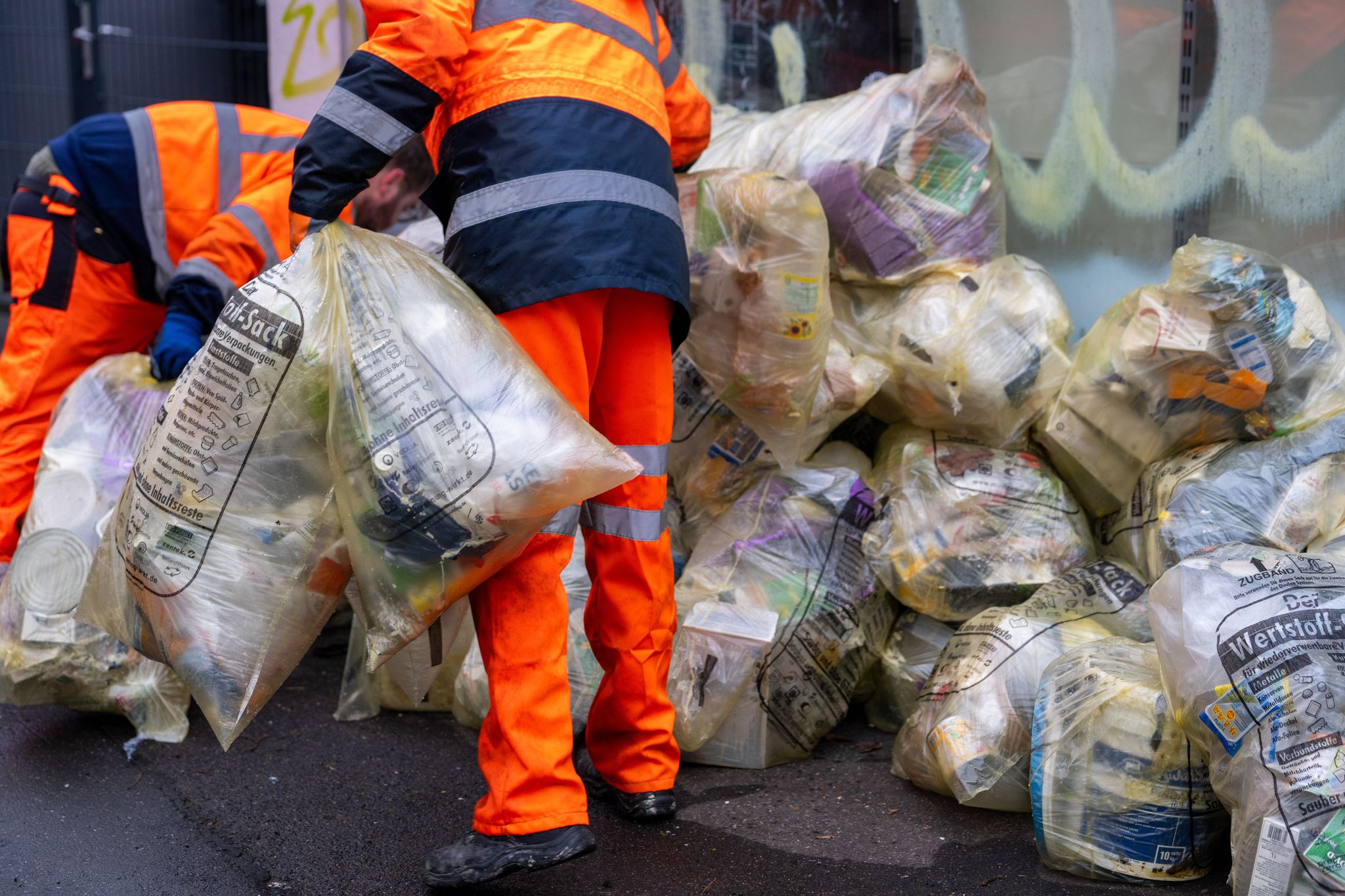 Transparente Tüten und ohne Reste: Tipps für die Gelbe Tonne