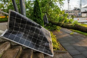 Balkonkraftwerk versichern: Welche Police deckt was ab?