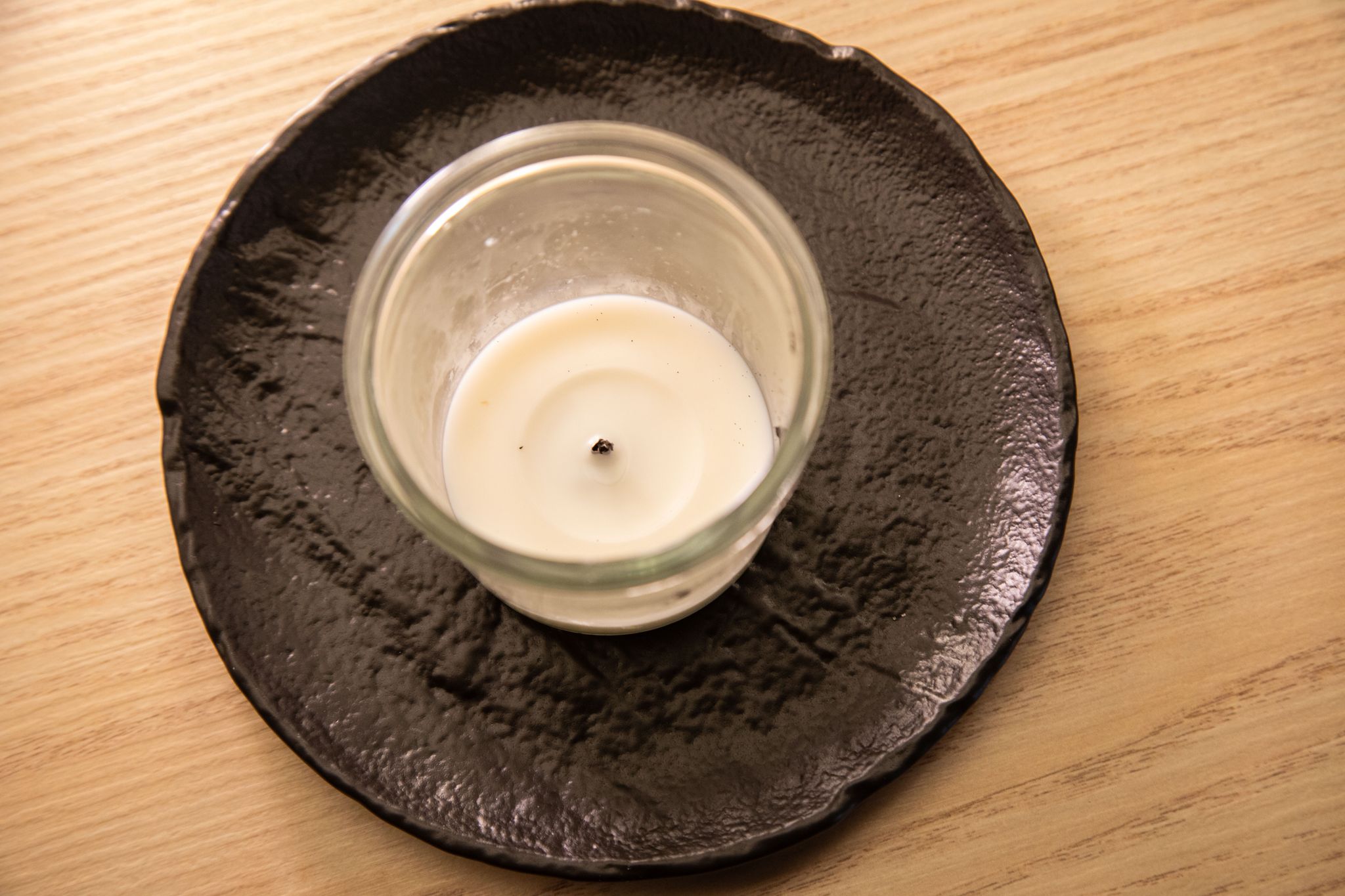 Kerzenwachs aus Glas entfernen: So geht’s