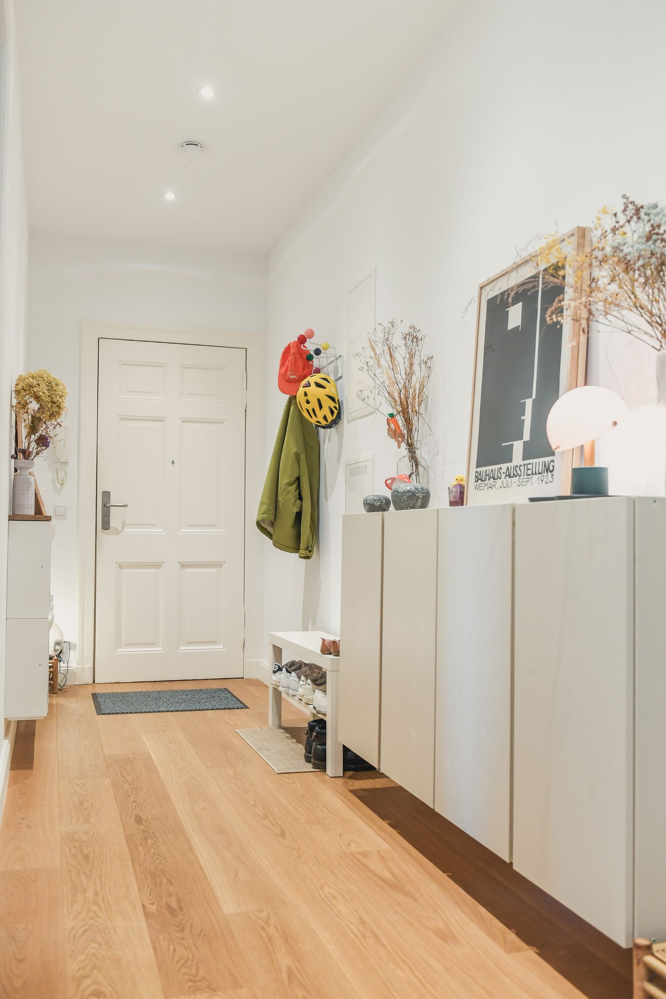 Möbel für den Flur: Tipps für enge Räume und mehr Stauraum